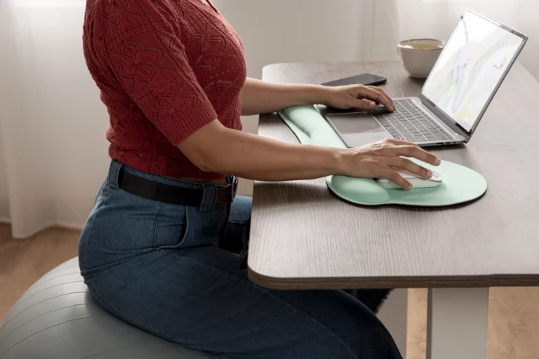 Conseils pour aménager correctement un post de travail à la maison